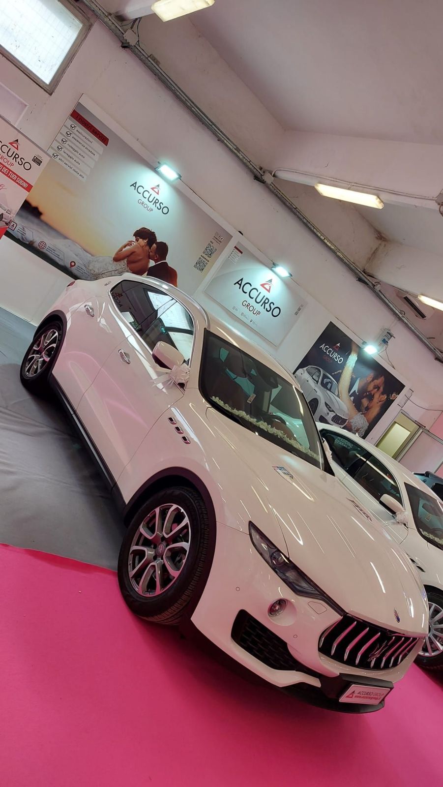 Maserati Levante bianca esposta in fiera