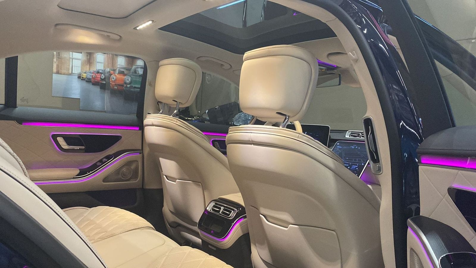 Interni beige di una berlina di rappresentanza
